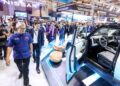 TENGKU Zafrul Tengku Abdul Aziz melihat salah sebuah kenderaan Jaecoo yang dipamerkan di reruai pameran selepas merasmikan Autoshow Malaysia 2024 di Taman Ekspo Pertanian Malaysia (MAEPS) di sini, hari ini.- UTUSAN/MUHAMAD IQBAL ROSLI