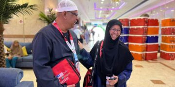 SALBIAH Ismail dan Norazlan Mohammad Nor di Hotel Land Premium, Mekah baru-baru ini.