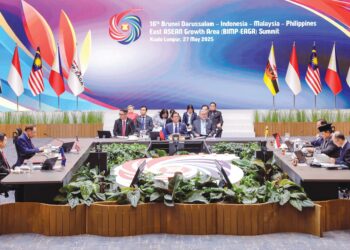 FERDINAND Marcos Jr (tengah) mempengerusikan Sidang Kemuncak Ke-16 Kawasan Pertumbuhan ASEAN Timur-Brunei Darussalam-Indonesia-Malaysia-Filipina (BIMP-EAGA) di Pusat Konvensyen Kuala Lumpur (KLCC), semalam.