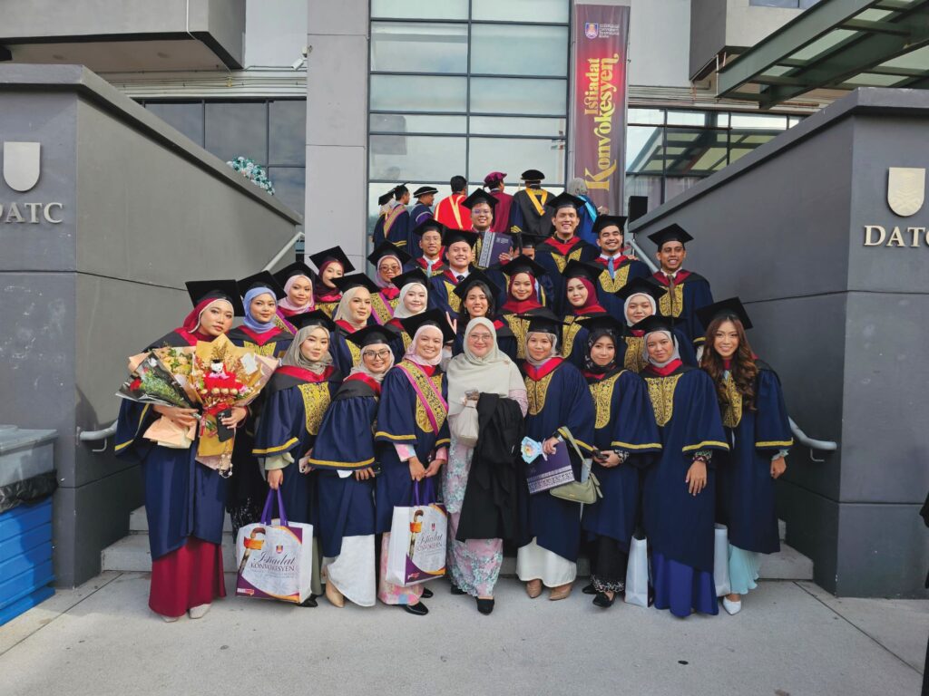 Dua wartawan Utusan Malaysia raih ijazah kelas pertama