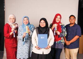 SEKUMPULAN penyelidik dari Universiti Malaysia Perlis (UniMAP) menghasilkan projek inovatif pendidikan bertajuk Kayu Kira-Kira yang membantu memudahkan pembelajaran Matematik peringkat awal serta lebih menyeronokkan serta meningkatkan penguasaan asas subjek tersebut di UniMAP, Perlis semalam.