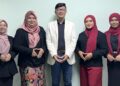 SEBAHAGIAN penyelidik Uniten diketuai Siti Fara Fadila Abd. Razak (dua dari kiri) yang membangunkan sistem Clear-D sebagai pengesanan awal kanser dan glaukoma berkaitan diabetes.