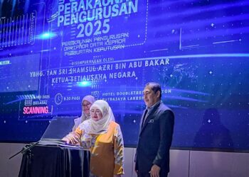 WAN Suraya Wan Mohd. Radzi (tengah) merasmikan Seminar Perakaunan Pengurusan Tahun 2025 bertemakan ‘Perakaunan Pengurusan: Daripada Data Kepada Pembuatan Keputusan’ anjuran Jabatan Akauntan Negara Malaysia (JANM) di Putrajaya hari ini.