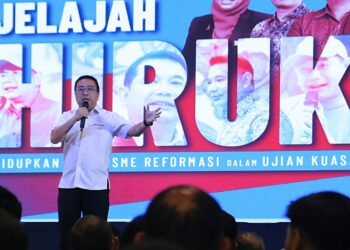 CHANG Lih Kang ketika berucap pada program Jelajah HIRUK di Seremban, semalam.-UTUSAN/MOHD. SHAHJEHAN MAAMIN