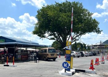 PELAKSANAAN sistem parkir pintar kini berada pada fasa percubaan bagi membolehkan penambahbaikan dilaksanakan demi kebaikan semua pihak di Kangar, Perlis.- UTUSAN/ASYRAF MUHAMMAD