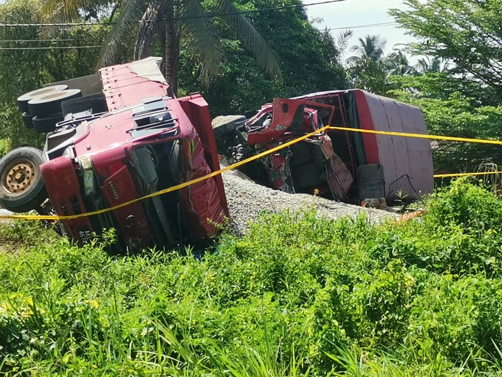 Nahas trak FRU, pemandu lori muatan batu turut maut