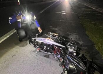 KEADAAN motosikal dua pelajar yang terlibat dalam kemalangan di Kilometer 89.7 Lebuhraya Utara Selatan di Sungai Petani, Kedah pagi tadi.