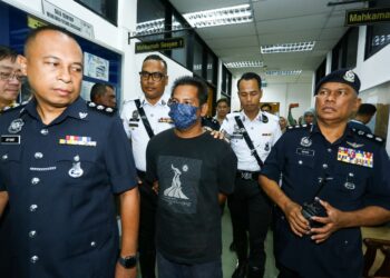 RUDI Zulkarnain Mat Radi didakwa di Mahkamah Majistret Teluk Intan, Perak hari ini. - UTUSAN/MUHAMAD NAZREEN SYAH MUSTHAFA