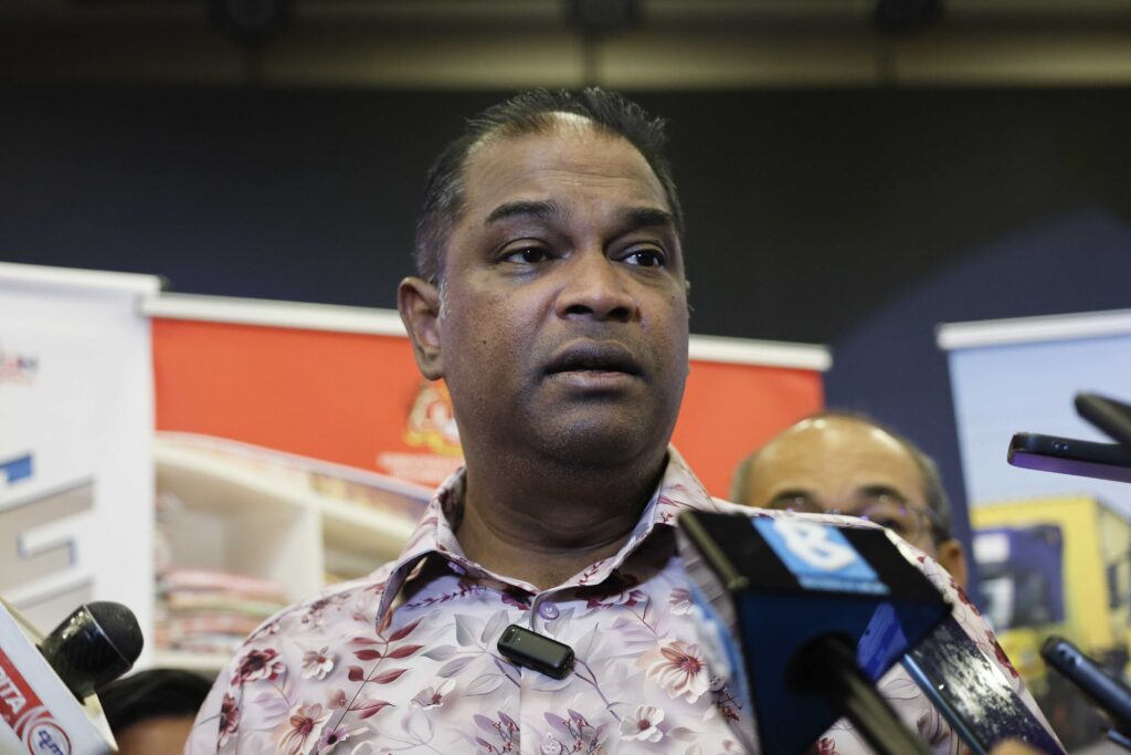 300 bakul makanan bantu B40 rai Chithirai Puthandu