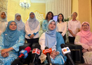 FADHLINA Sidek pada sidang akhbar selepas merasmikan Kongres Nasional Tahunan Wanita PKR di Johor Bahru hari ini.