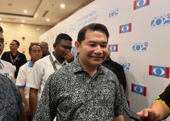 RAFIZI Ramli ketika ditemui selepas mengundi pada Pemilihan PKR di Johor Bahru hari ini.