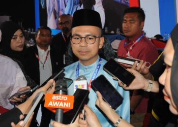 FAHMI Fadzil ditemui selepas diumumkan memenangi jawatan Ahli MPP PKR sempena Kongres Nasional PKR di Pusat Konvensyen Antarabangsa Persada Johor, Johor Bahru, Johor. - UTUSAN/RAJA JAAFAR ALI