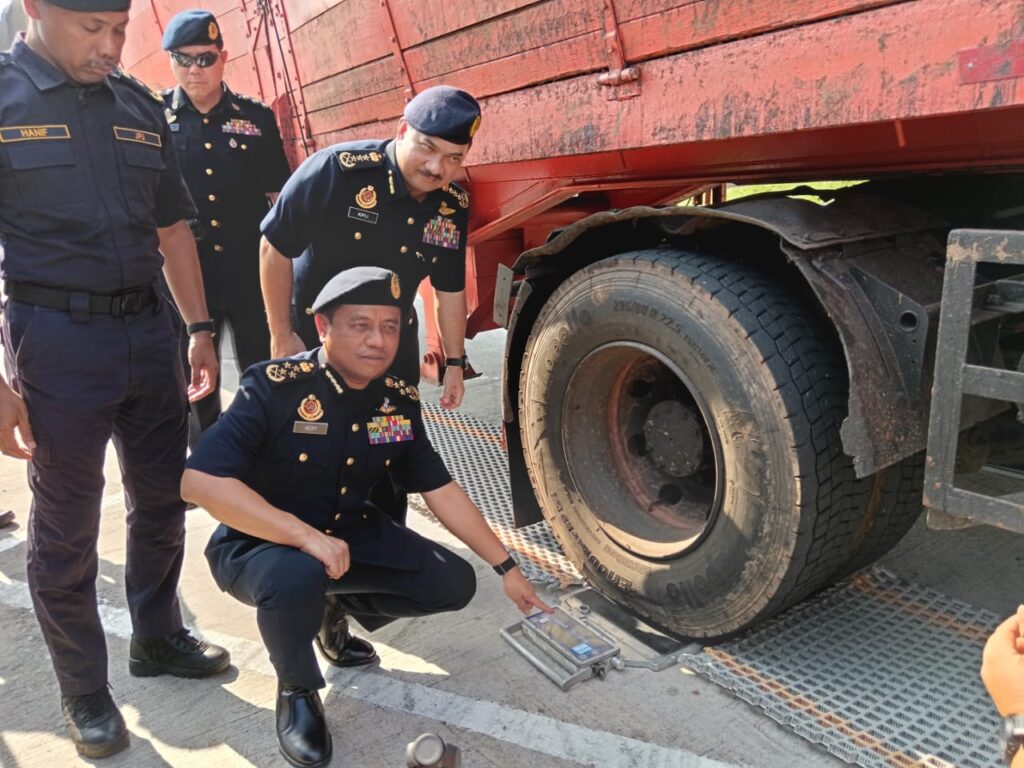 Trend kenderaan berat guna lorong kanan berterusan membimbangkan