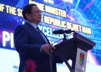 PHAM Minh Chinh menyampaikan syarahan umum yang menekankan dua hala istimewa antara VIETNAM dan Malaysia di Universiti Kebangsaan Malaysia (UKM) Bangi, Selangor hari ini. - UTUSAN/FAUZI BAHARUDIN