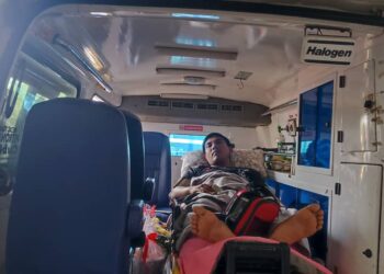 LANS Koperal Muhammad Aniq Taufiq Rozi yang menjalani rawatan di Hospital Teluk Intan dibenarkan pulang hari ini. - UTUSAN