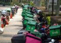RAMAI pelajar  terpaksa  memilih untuk bekerja sehingga menyebabkan kekangan dalam pendidikan, yang akhirnya merosakkan masa hadapan. 
– GAMBAR HIASAN