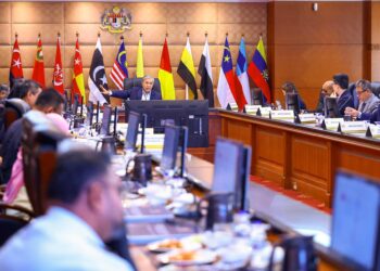 AHMAD Zahid Hamidi ketika mempengerusikan  mempengerusikan Mesyuarat Jawatankuasa Kabinet Membanteras Gejala Dadah di Putrajaya. - GAMBAR TPM