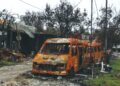 VAN sekolah milik Mohd. Radzi Mohd. Rashid yang hangus terbakar dalam kejadian letupan paip gas di Kampung Kuala Sungai Baru, Subang Jaya, Selangor. – UTUSAN/AFIQ RAZALI