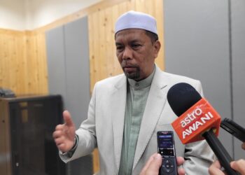 WAN Roslan Wan Hamat bercakap kepada media selepas Mesyuarat Mingguan Exco Kerajaan Kelantan di Kompleks Kota Darul Naim, Kota Bharu, Kelantan hari ini. - UTUSAN/MUSTAQIM MOHAMED