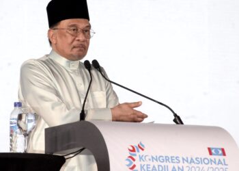 ANWAR Ibrahim berucap merasmikan Kongres Nasional Keadilan 2024/2025 di Pusat Konvensyen Antarabangsa Persada Johor, Johor Bahru.