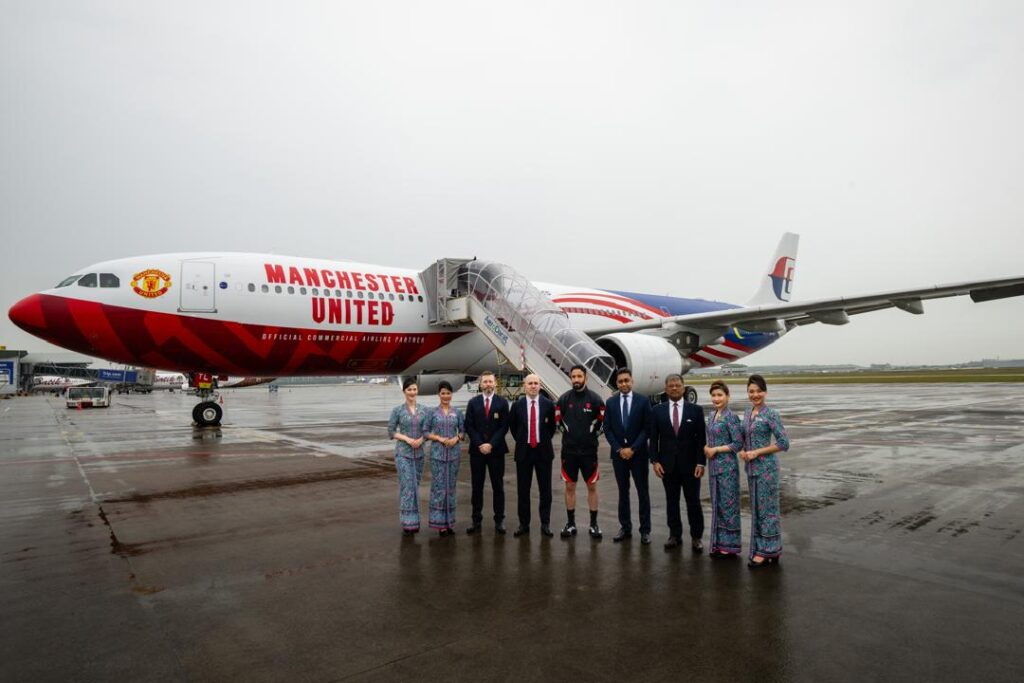 Malaysia Airlines A330-300 tampil dengan visual Manchester United