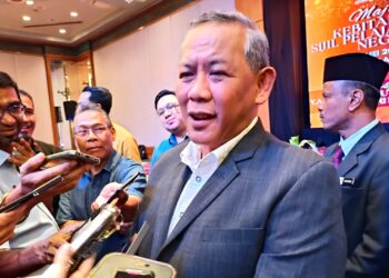 AMINUDDIN Harun ketika ditemui pemberita pada Majlis Anugerah Kebitaraan Akademik Sijil Pelajaran Malaysia (SPM) 2024 Negeri Sembilan di Seremban hari ini.-UTUSAN/NOR AINNA HAMZAH.