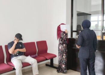 JURUELEKTRIK dan guru wanita membuat pengakuan bersalah di Mahkamah Tinggi Syariah Melaka atas pertuduhan percubaan melakukan persetubuhan haram.