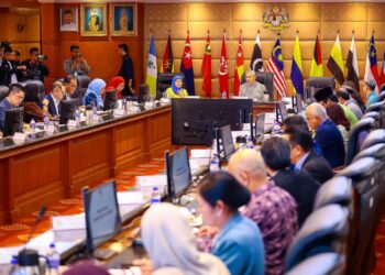 AHMAD Zahid Hamidi ketika mempengerusikan Majlis Sosial Negara di Putrajaya. - GAMBAR TPM
