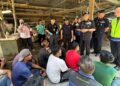 NOOR Hisam Nordin ketika Op Pintas Mega Pemerdagangan Orang di sebuah kilang di Pusing, Batu Gajah hari ini. - UTUSAN/LIYANA RAMLI