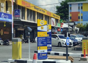 PELAKSANAAN sistem parkir pintar kini berada pada fasa percubaan bagi membolehkan penambahbaikan dilaksanakan demi kebaikan semua pihak di Kangar, Perlis. – UTUSAN/ASYRAF MUHAMMAD