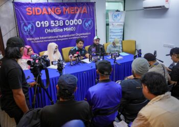 HISHAMUDDIN Hashim ketika sidang media MHO mengenai Skandal Pelaburan I-RPS disyaki palsu babitkan 125 mangsa dan RM39.4 juta lesap di Megan Avenue 1, Jalan Tun Razak. Turut hadir Ejen pelaburan, Datuk Seri Mahadi Badrul Zaman dan beberapa mangsa penipuan. UTUSAN/SADDAM YUSOFF