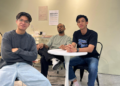 ARIFF Iman Ismadi Yusri (kiri) bersama dua rakannya, Vinesh Puvanaendran dan Danish Ihsan Ahmad Jufliz membuka kafe kejiranan Minutes Coffee pada September rahun lalu.