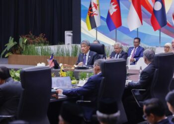 MOHAMAD Hasan pada pembukaan Mesyuarat Menteri Luar ASEAN (AMM) di Pusat Konvensyen, Kuala Lumpur hari ini. - UTUSAN/SHIDDIEQIIN ZON