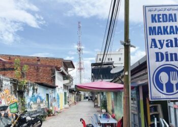 BAGI yang tidak mahir dengan pekan Tanjung Malim, mungkin sukar  mencari lokasi Kedai Makan Ayah Din kerana kedudukannya agak tersorok daripada pandangan umum.