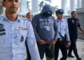 Darmaraju yang dituduh merempuh motosikal dinaiki pasangan suami isteri sehingga mangsa parah berhampiran Plaza Tol Duta dihadapkan ke Mahkamah Majistret Kuala Lumpur, semalam.– UTUSAN/M. FIRDAUS M. JOHARI