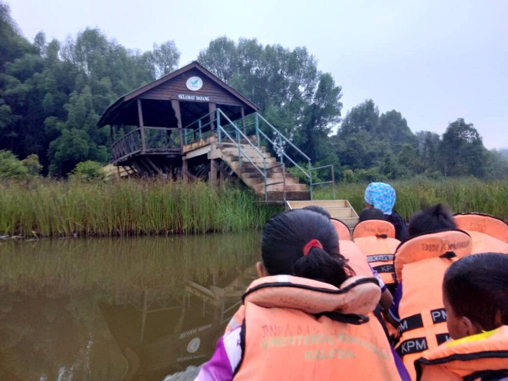 Rentasi Tasik Chini demi ilmu