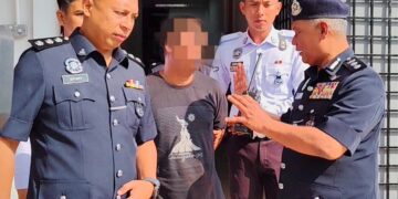 PEMANDU lori muatan batu yang terlibat nahas mengorbankan sembilan anggota Pasukan Simpanan Persekutuan (FRU) dibawa ke Mahkamah Majistret Teluk Intan, Perak, semalam.