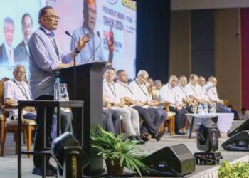 MELALUI Kerajaan Perpaduan, pentadbiran ini menggabungkan pelbagai parti utama dan membina asas kerjasama rentas kaum dan ideologi.