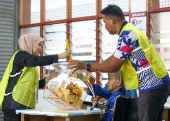 KEPERCAYAAN rakyat terhadap pemimpin politik semakin hari semakin menipis menyebabkan ramai yang 
memilih untuk tidak mengundi dalam mana-mana pilihan raya.