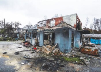 KEADAAN sebuah rumah di Kampung Kuala Sungai Baru yang musnah dalam kejadian letupan gas di Putra Heights pada 1 April lalu. – UTUSAN/AFIQ RAZALI