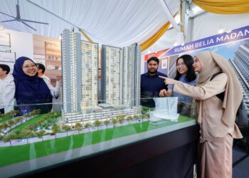 KERAJAAN sedang berusaha giat untuk membina sebanyak mungkin projek perumahan mampu milik dan ia perlu disahut dengan penuh tanggungjawab oleh pihak pemaju dan juga institusi kewangan.
