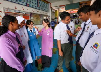 SEKOLAH kebangsaan perlu ditampilkan sebagai sekolah pilihan utama semua ibu bapa tanpa mengira kaum atau latar belakang sosioekonomi.