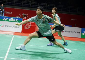 GOH Soon Huat-Shevon Lai tewas kepada beregu muda Denmark Mads Vestergaard-Chirstine Busch 21-18, 21-19 pada aksi pusingan pertama Kejohanan Badminton Malaysia Masters di Axiata Arena, Bukit Jalil, hari ini. - UTUSAN/ISKANDAR ISHAK