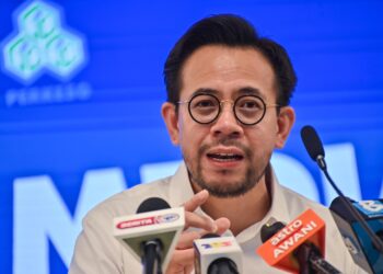 STEVEN Sim Chee Keong ketika bercakap pada sidang akhbar berkenaan Lanjutan Bulan Pemutihan PERKESO 2025 di Menara PERKESO, Jalan Ampang di sini hari ini. UTUSAN/SYAKIR RADIN