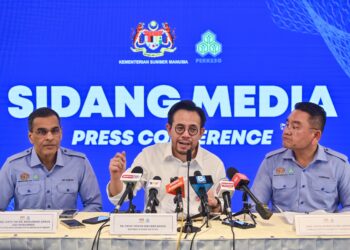 STEVEN Sim Chee Keong ketika bercakap pada sidang akhbar berkenaan Lanjutan Bulan Pemutihan PERKESO 2025 di Menara PERKESO, Jalan Ampang di sini hari ini. UTUSAN/SYAKIR RADIN