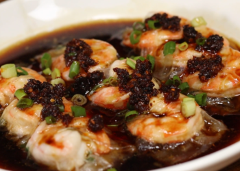 Sos lemak manis yang dipadankan dengan Chee Cheong Fun lembut membangkitkan selera.