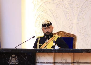 Pemangku Sultan Johor, Tunku Mahkota Ismail .