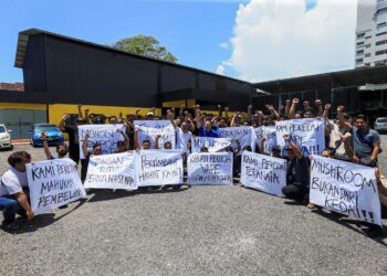 Pengusaha vape mengadakan perhimpunan aman membantah larangan penjualan vape di Kuala Terengganu, pada bulan lalu. – MINGGUAN/PUQTRA HAIRRY