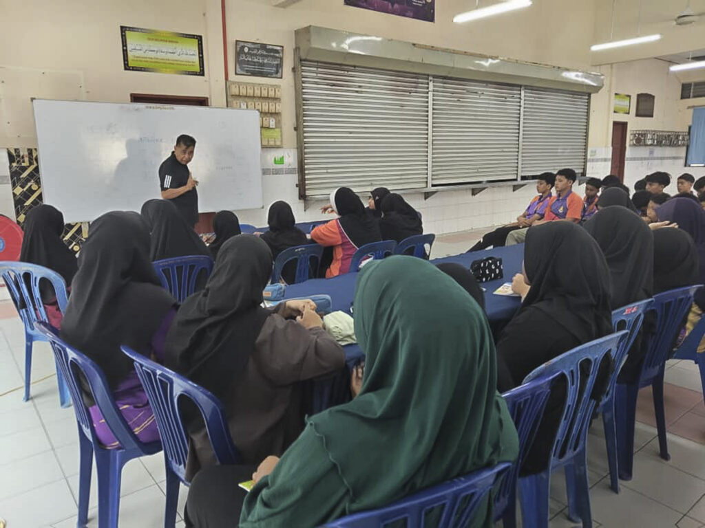 Tuisyen sukarela anak yatim jadi saham akhirat cikgu Ngah