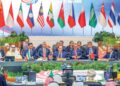 Perdana Menteri, Datuk Seri Anwar Ibrahim (tengah) berucap mempengerusikan Sidang Kemuncak ASEAN - Majlis Kerjasama Teluk (GCC) - China sempena Sidang Kemuncak ASEAN Ke-46 di Pusat Konvesyen Kuala Lumpur (KLCC), semalam. Turut sama, Putera Mahkota Kuwait, Sheikh Sabah AlKhalid Al-Sabah (dua kiri) dan Perdana Menteri China, Li Qiang (dua kanan). – UTUSAN/FARIZ RUSADIO
